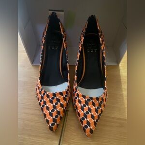 BLANCO Orange and Black Geometric Heels